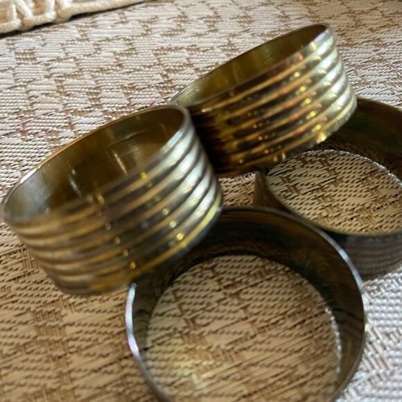 Brass napkin rings vintage set of 4 - Picture 1 of 7